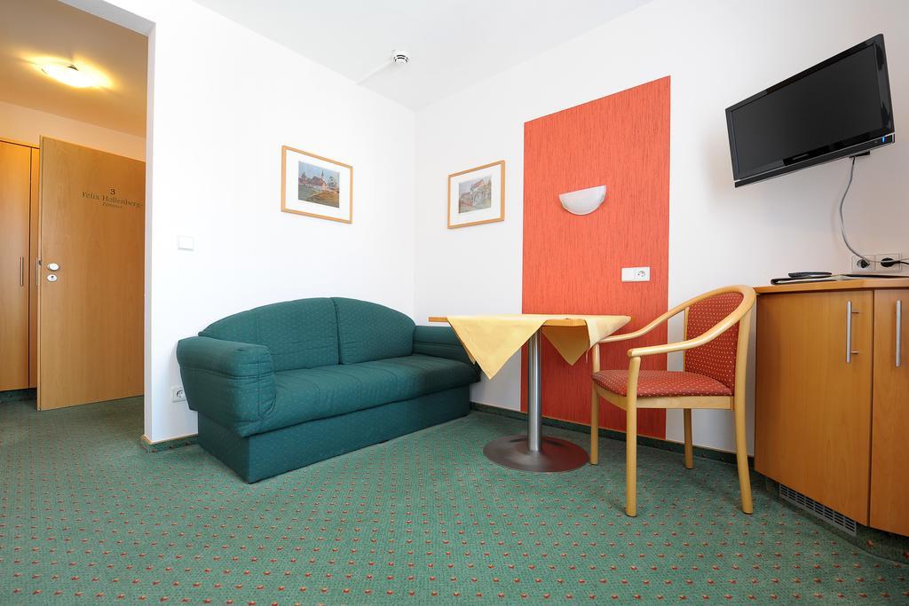 Gasthof Zum Lamm Gomadingen Room photo