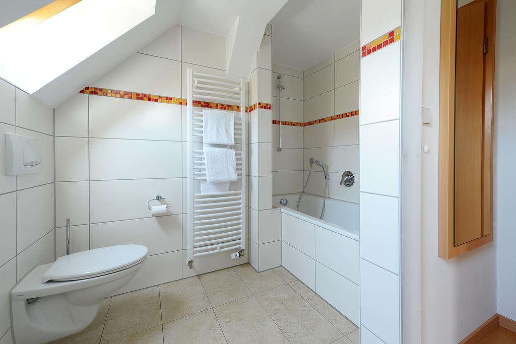 Gasthof Zum Lamm Gomadingen Room photo