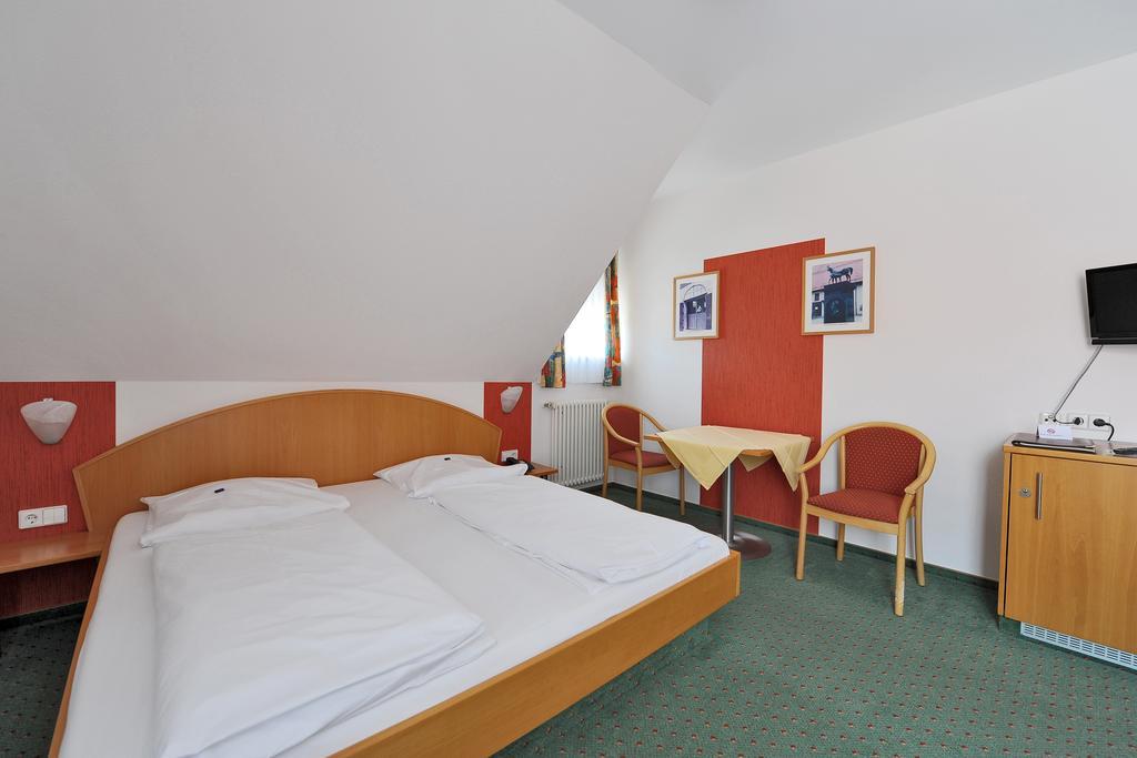 Gasthof Zum Lamm Gomadingen Room photo