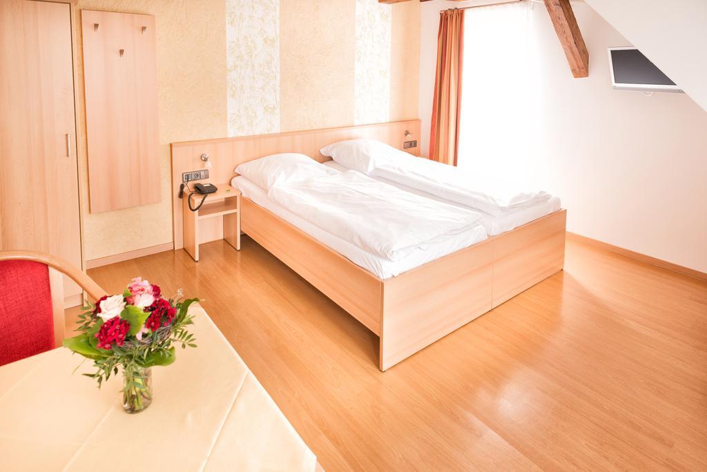 Gasthof Zum Lamm Gomadingen Room photo
