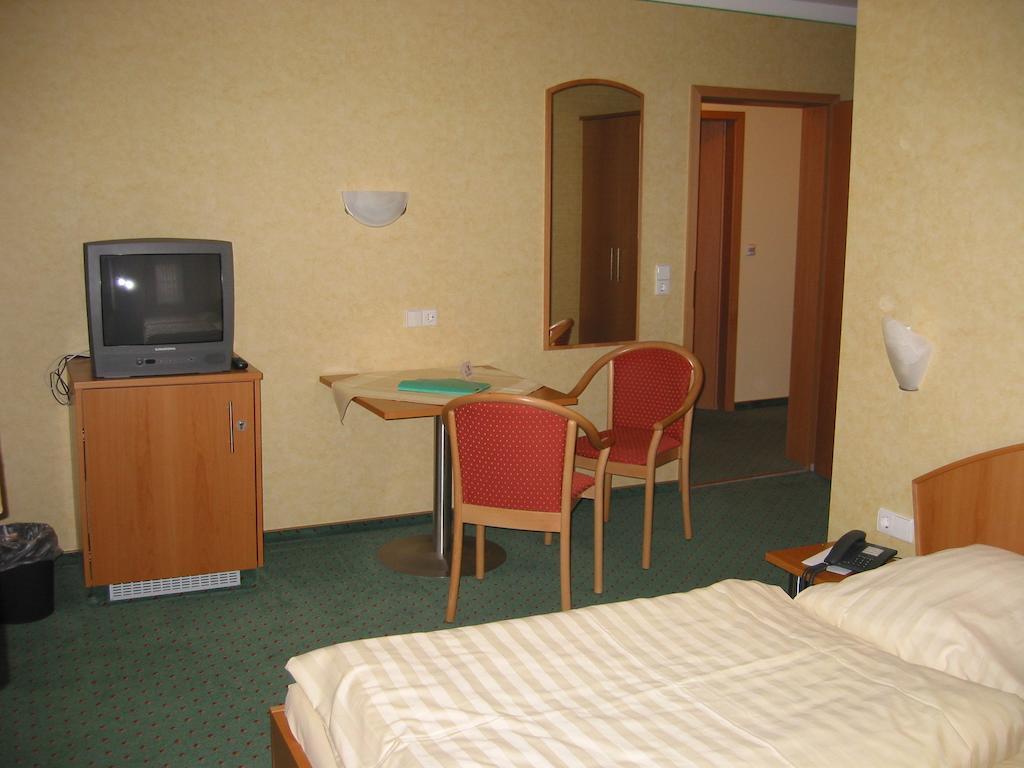 Gasthof Zum Lamm Gomadingen Room photo